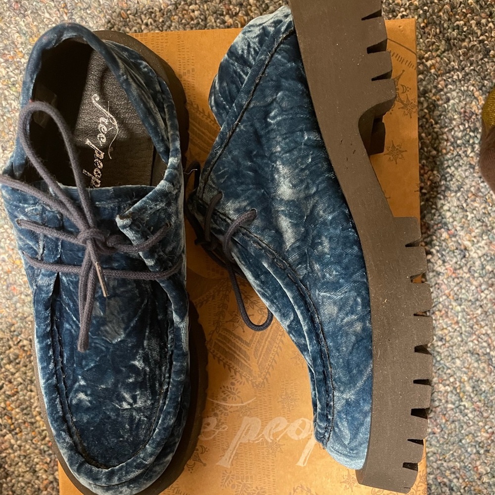 NWB Free People convertible velvet loafer